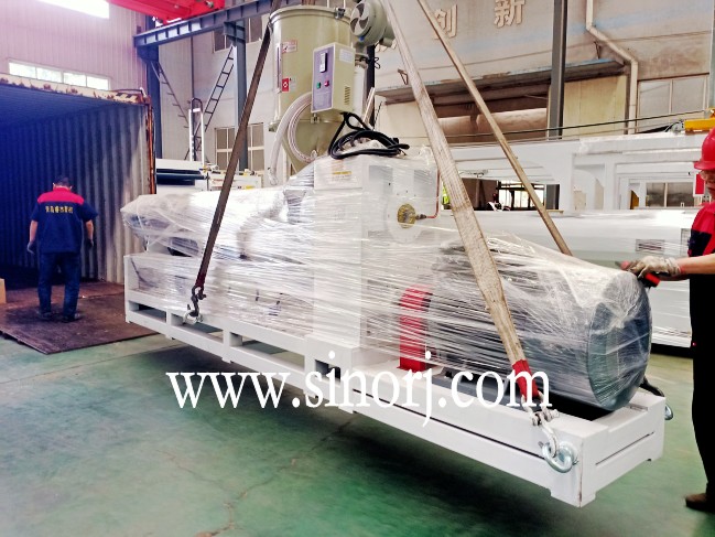 前幾天abs管材生產線，今天UV大理石板生產線，過兩天格柵板生產線裝柜裝柜發貨發貨