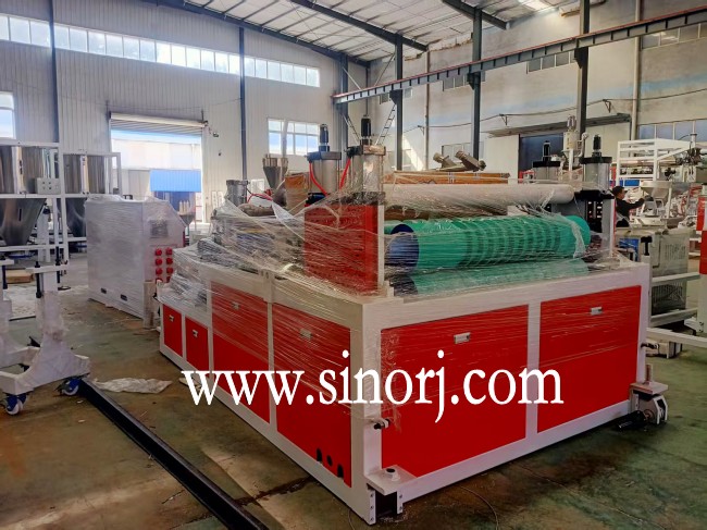 發往印尼的pvc波浪瓦，T型瓦生產線，大理石uv板生產線開始裝柜